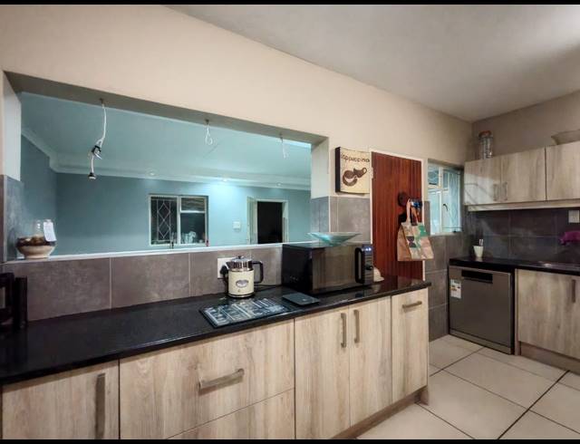 3 BEDROOM TOWNHOUSE FOR SALE IN THREE RIVERS PROPER